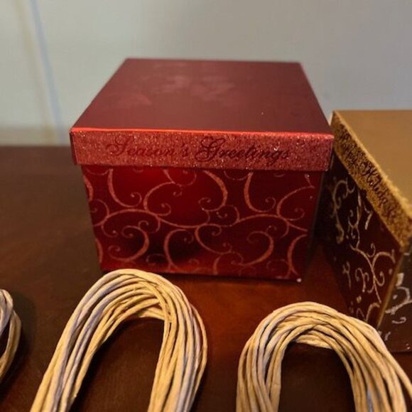 Holiday Gift Bags & Boxes Set With Santa Design & Festive Colors 52 pieces - Picture 4 of 12